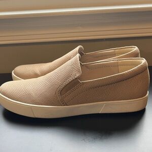 Naturalizer Women’s Slip-On Sneakers in Beige 8.5W